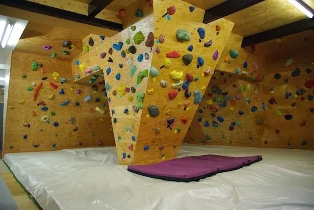 pb climbing ボルダリング 横川店のサムネイル画像 2