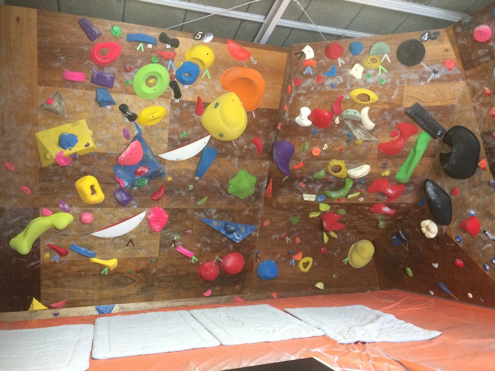 オレンジ ボルダリング スペース 横尾教室のメイン画像