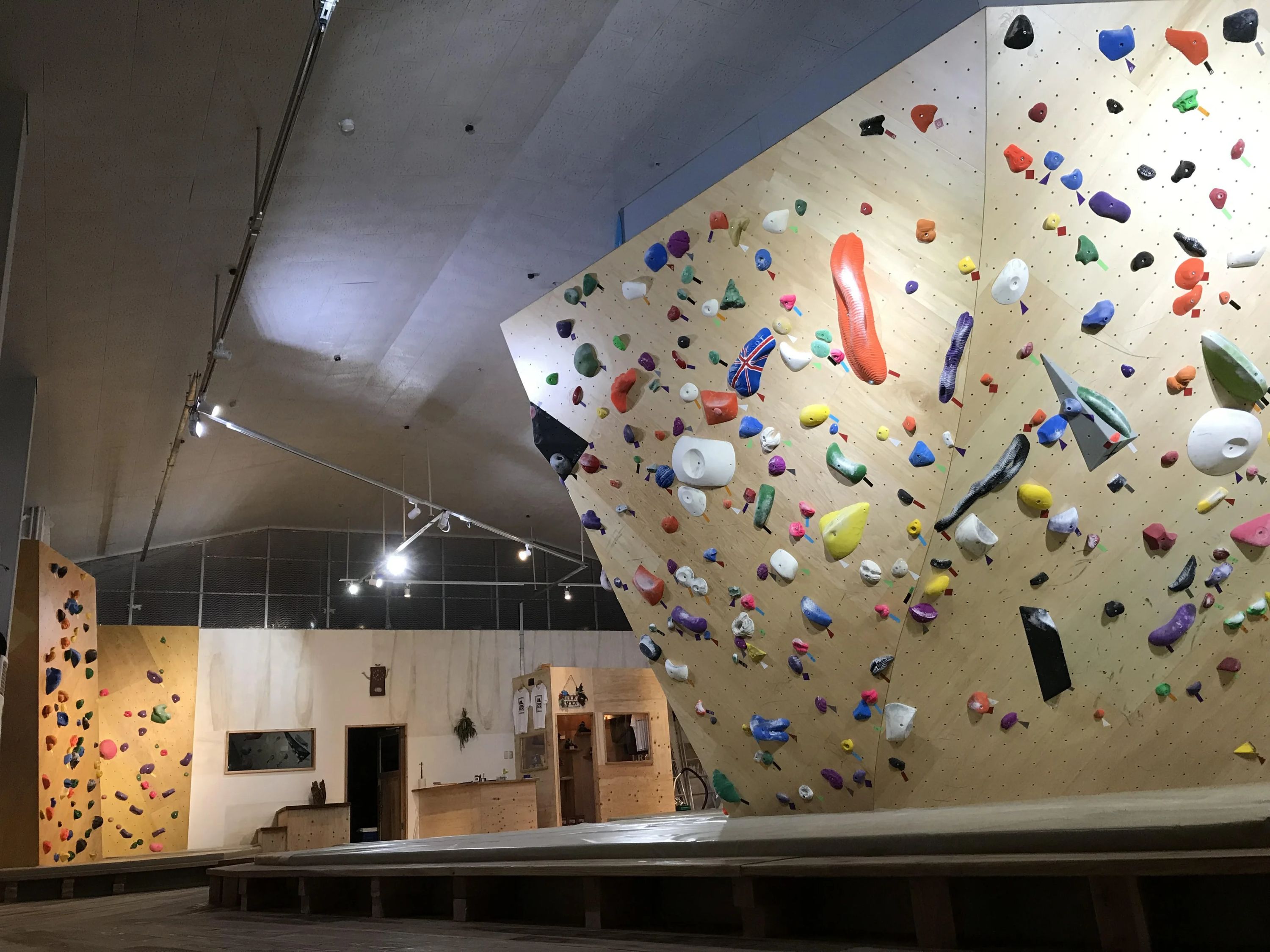 LOOK ROCK Bouldering Park 知花教室のサムネイル画像 2