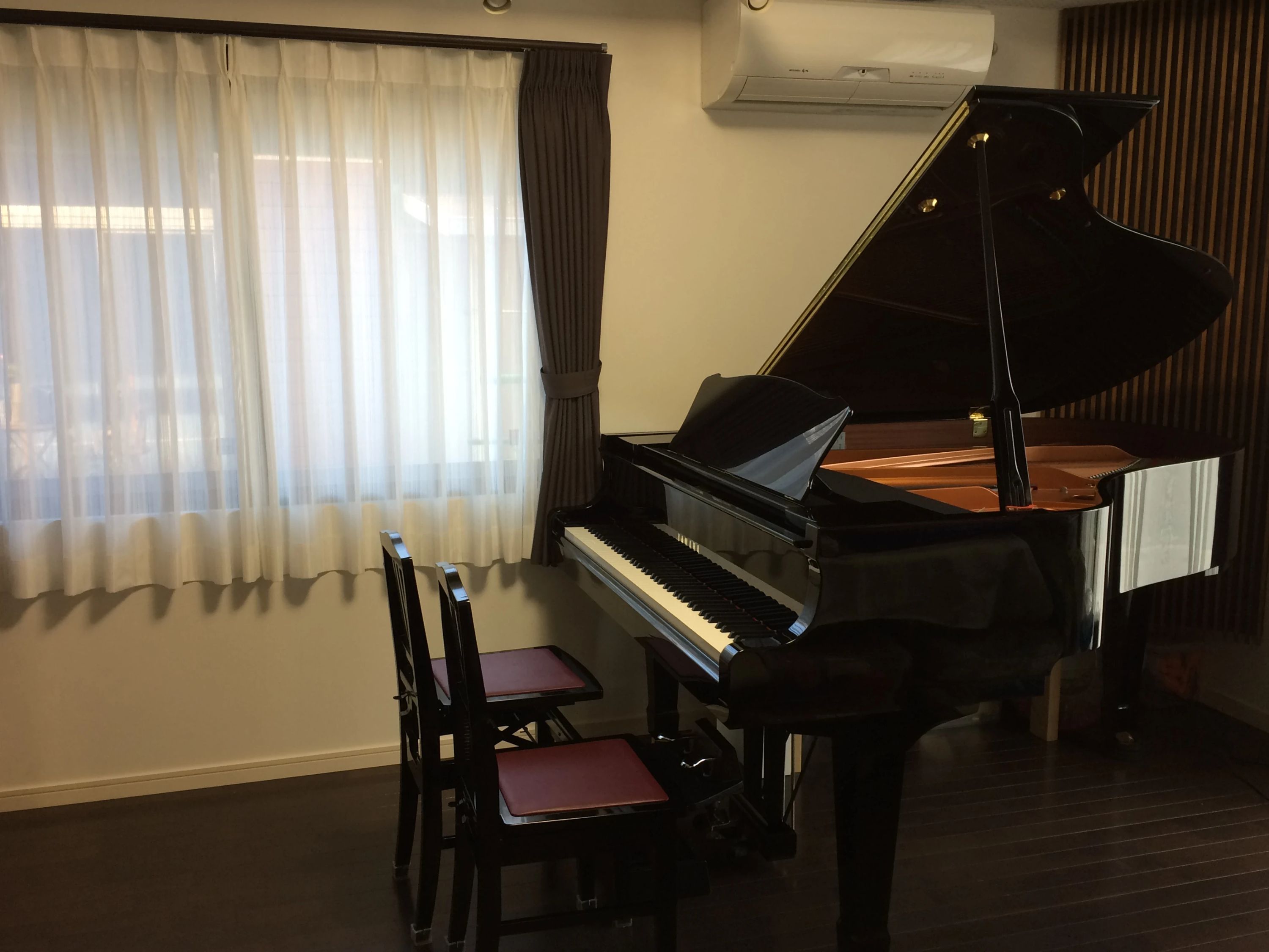 虹の音ミュージックスクール ピアノ 第1教室のサムネイル画像 3