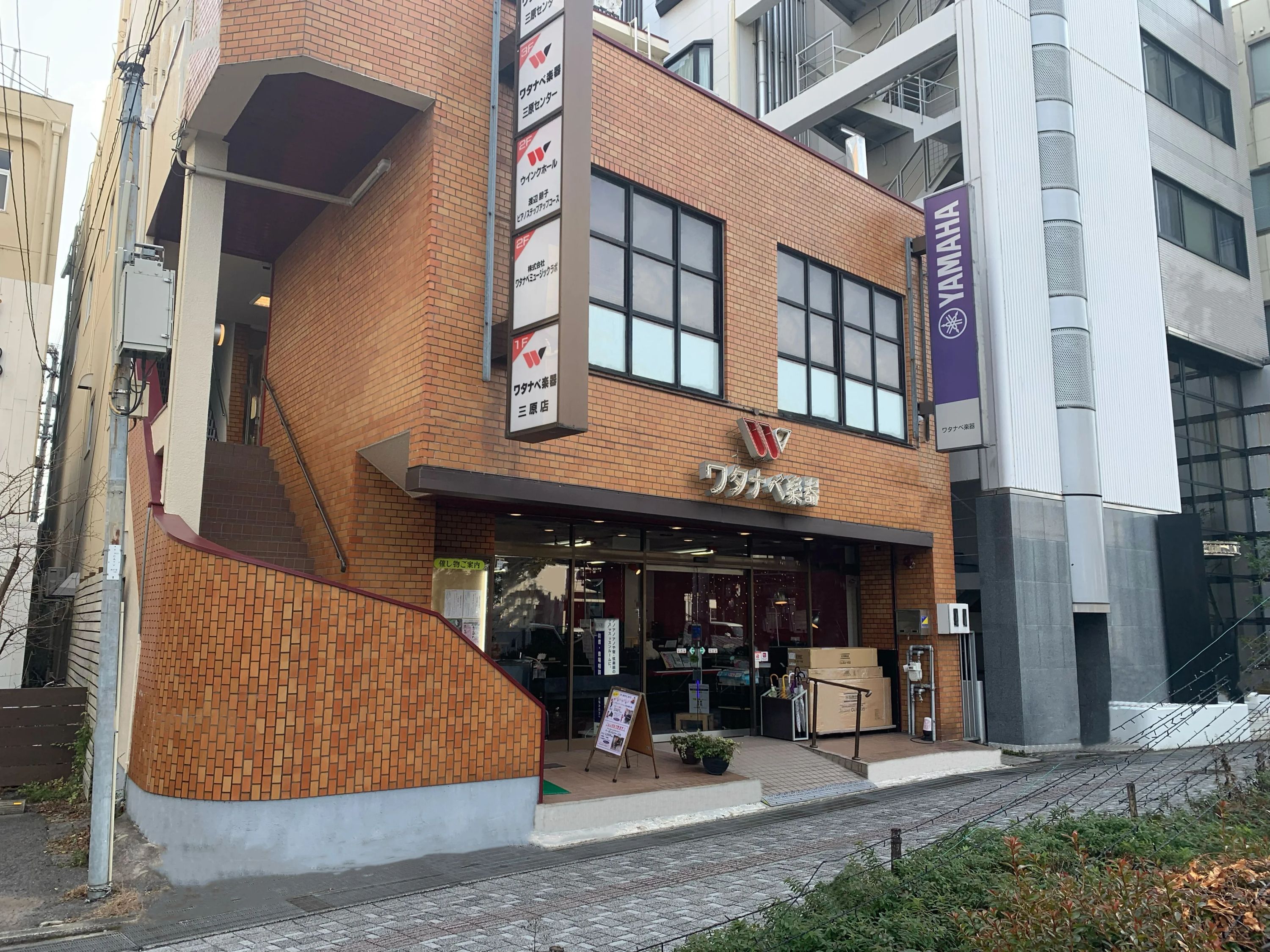 ワタナベミュージックラボ ボーカル・ボイストレーニング 三原駅前センターのサムネイル画像 3