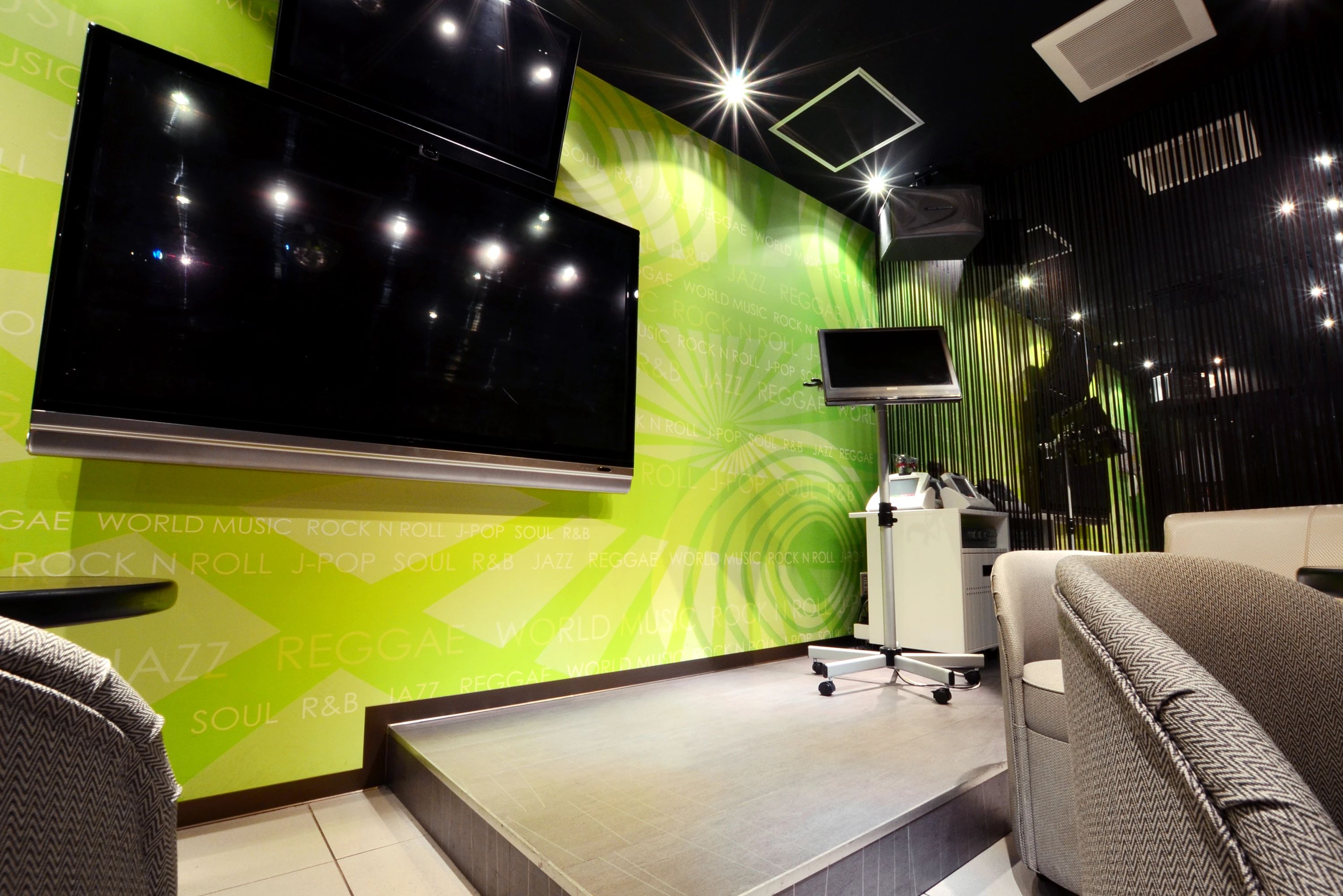 セレクトーン ギター カラオケの鉄人 王子店のサムネイル画像 4