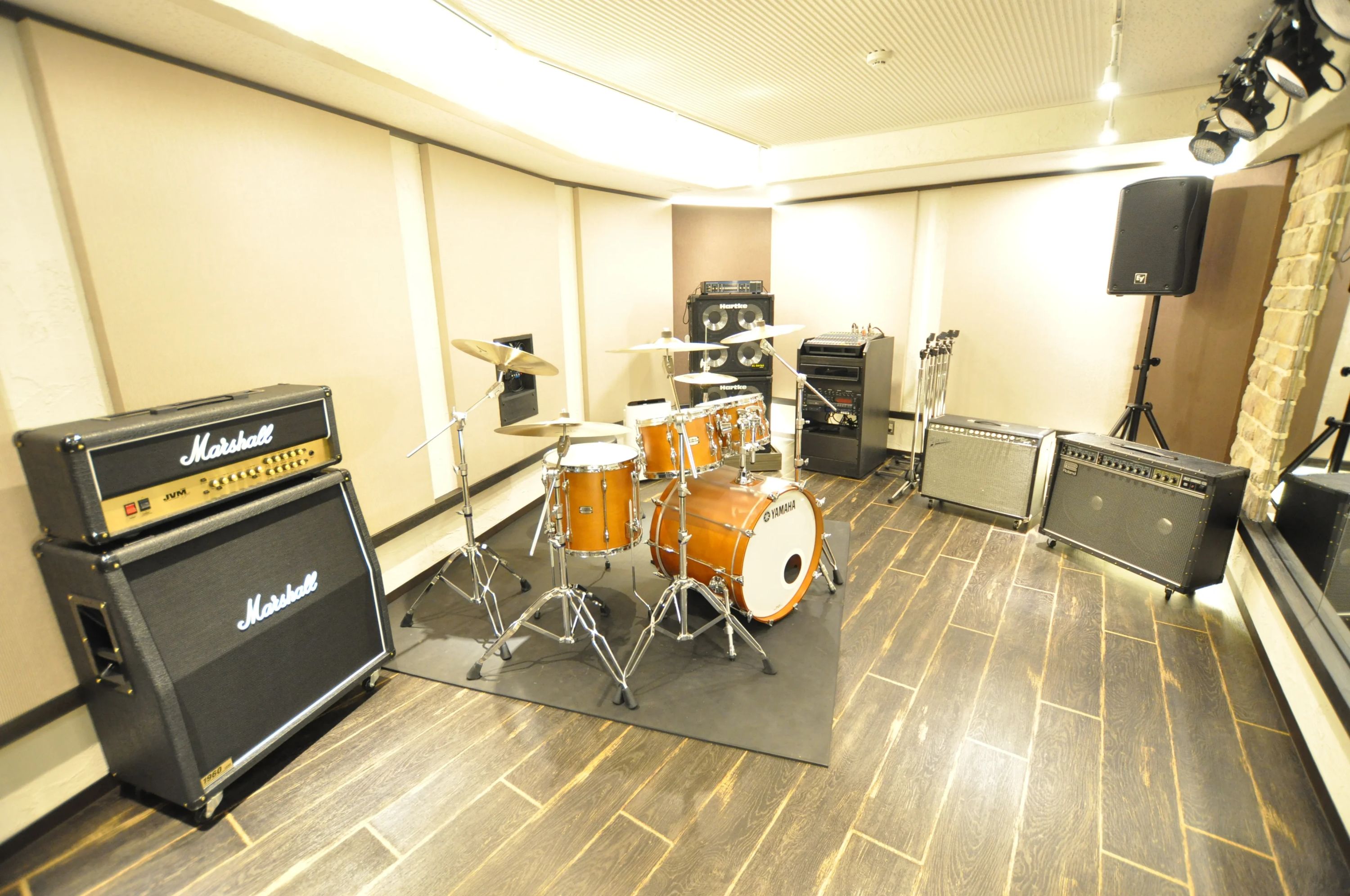 椿音楽教室 ギター クラウドナインスタジオ横浜北口店のサムネイル画像 2