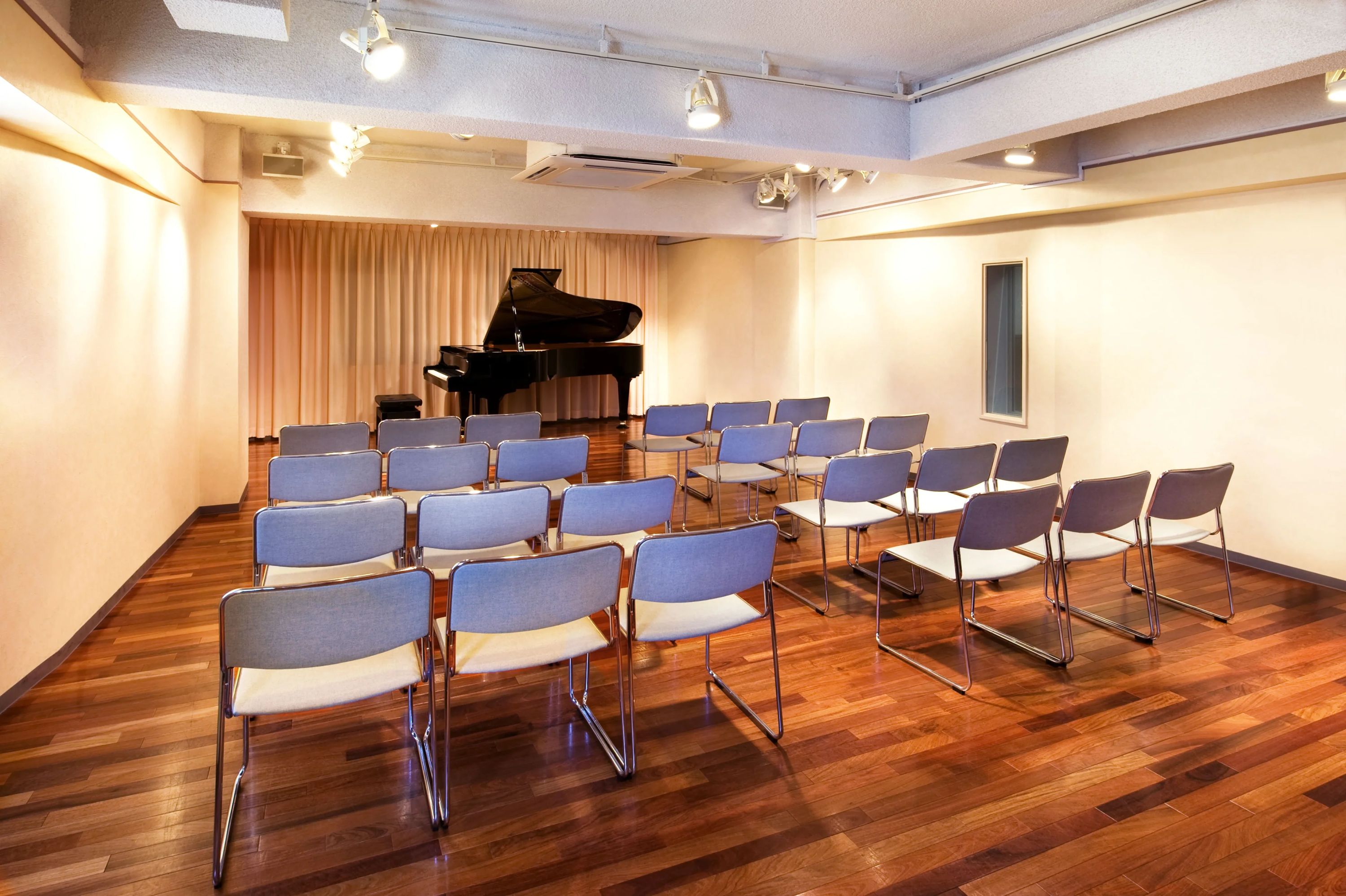 昭和楽器 ギター 春日部西口センターのサムネイル画像 4