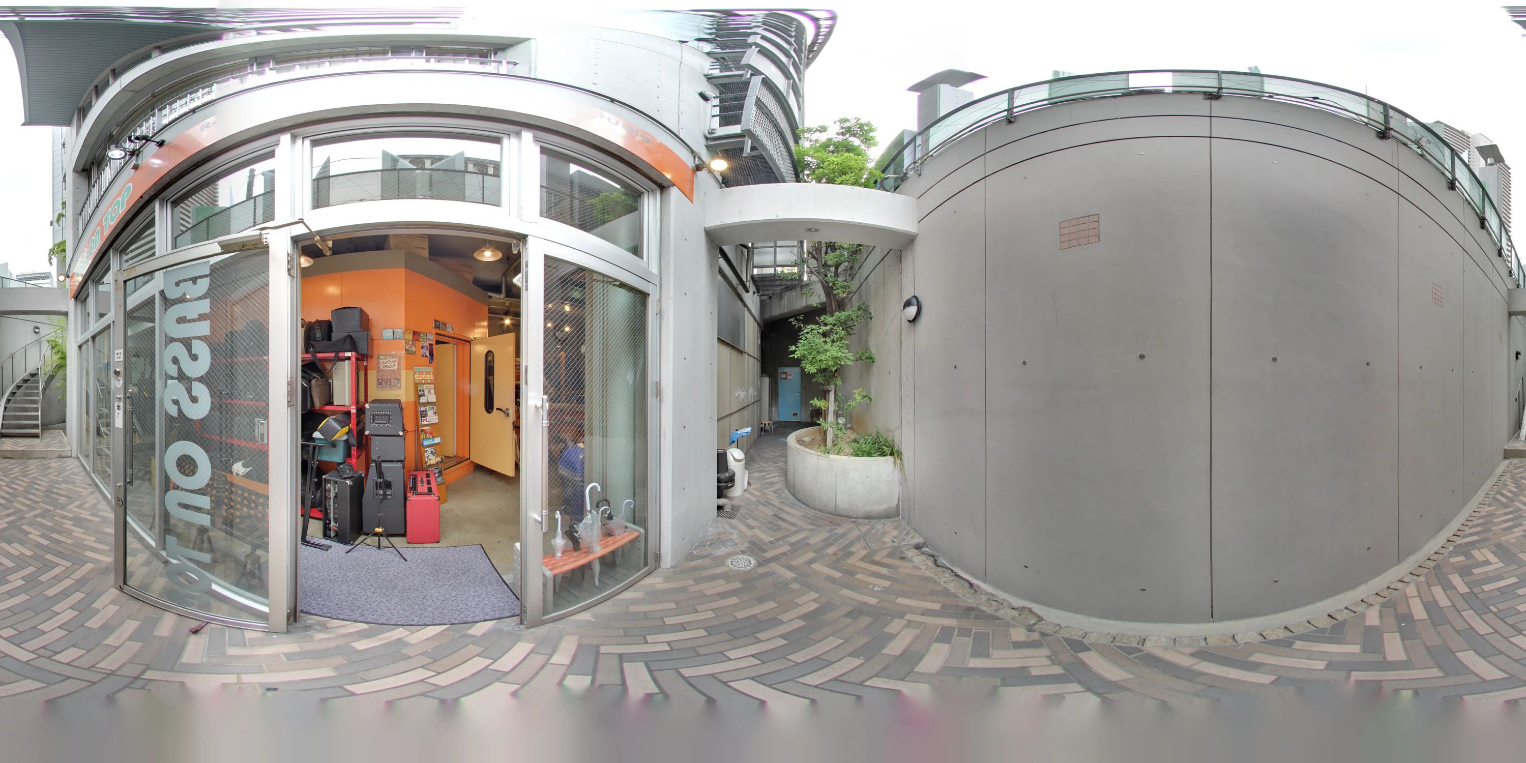 椿音楽教室 ギター BASS ON TOP なんば店のサムネイル画像 5