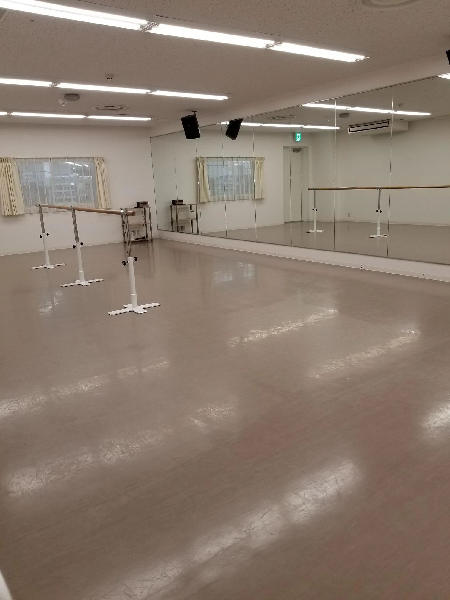 JEUGIA(ジュージヤ) ギター 堺タカシマヤのサムネイル画像 4