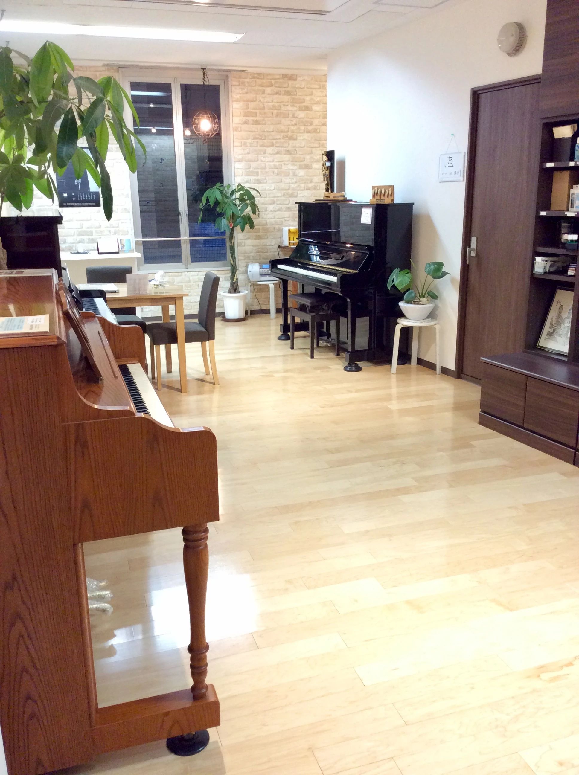 松田楽器ピアノギャラリー ギター 南塚口町教室のサムネイル画像 3