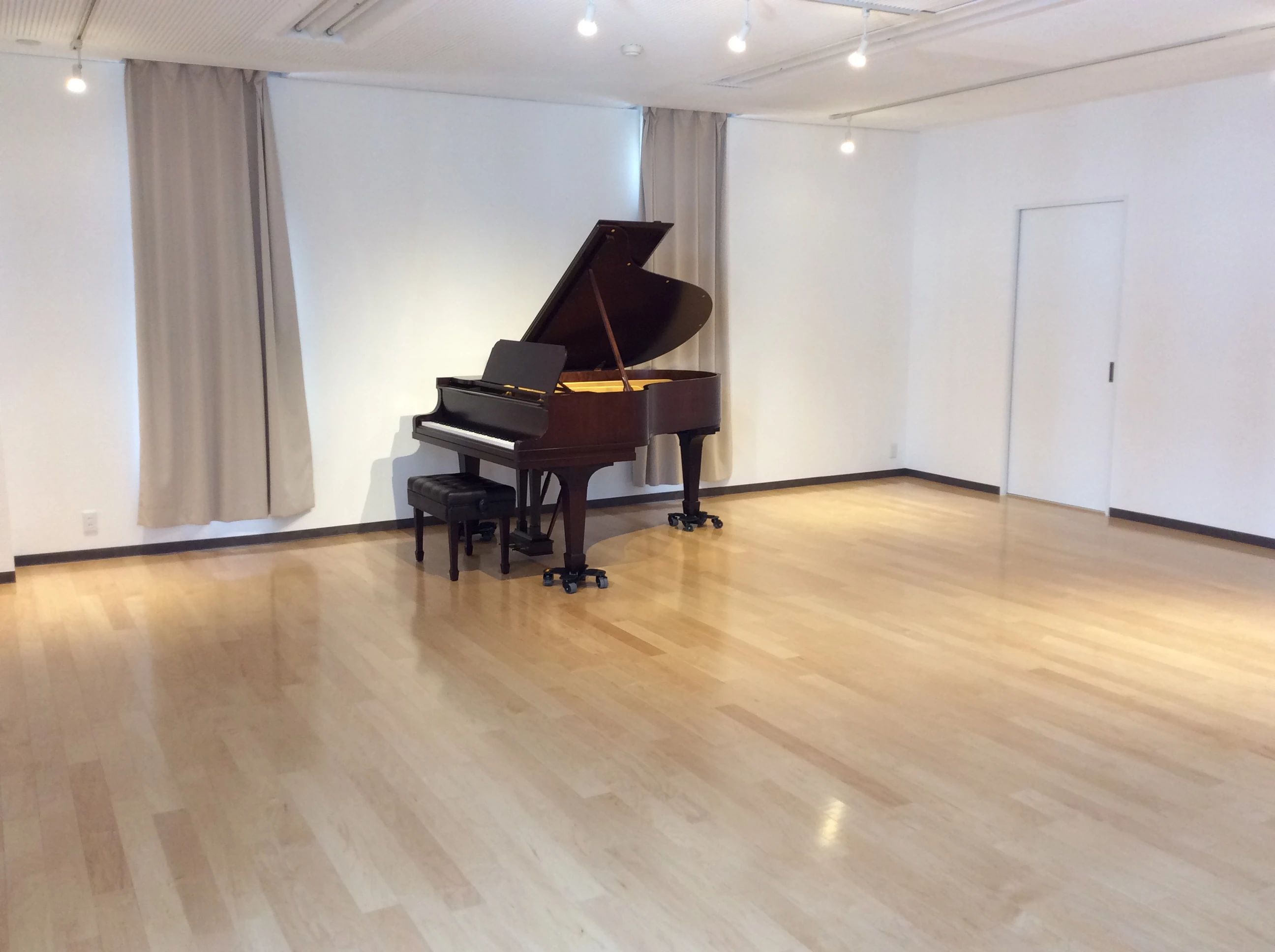 松田楽器ピアノギャラリー ギター 南塚口町教室のサムネイル画像 4