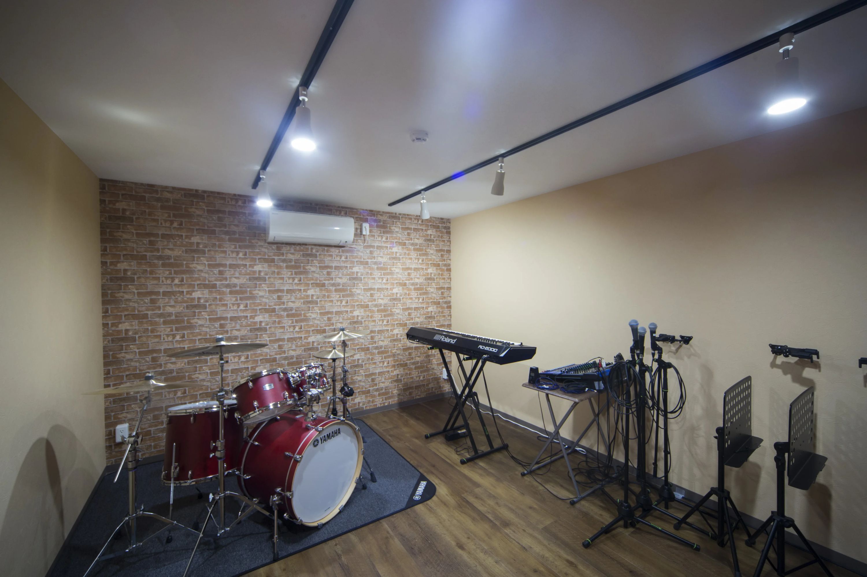 椿音楽教室 ギター ピアノ＆リハーサルスタジオ9th(ナインス)のサムネイル画像 2